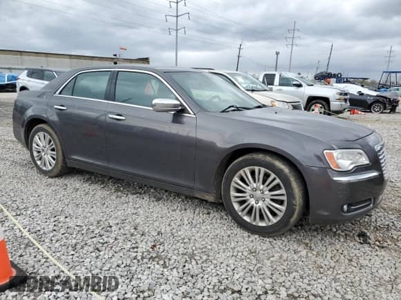 2014 Chrysler 300 C z VIN 2C3CCAKT4EH171553, wystawiony jako Copart lot #53199735 z przebiegiem 208 824 mil mil oraz Czysty tytuł • Clean title. Historia ofert i sprzedaży dostępna na DreamBid. Obrazek 4.