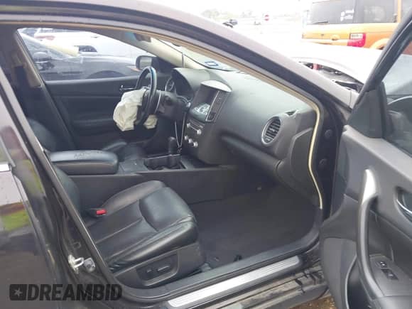 2014 Nissan Maxima S z VIN 1N4AA5AP0EC470793, wystawiony jako IAAI lot #42723871 z przebiegiem 184 424 mil mil oraz . Historia ofert i sprzedaży dostępna na DreamBid. Obrazek 5.