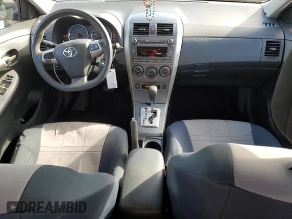 2011 Toyota Corolla L с VIN 2T1BU4EE6BC703670, выставлен на аукционе Copart как лот 84938525 с пробегом 200 965 миль миль и Списание • Salvage title. История ставок и продаж доступна на DreamBid. Изображение 8.