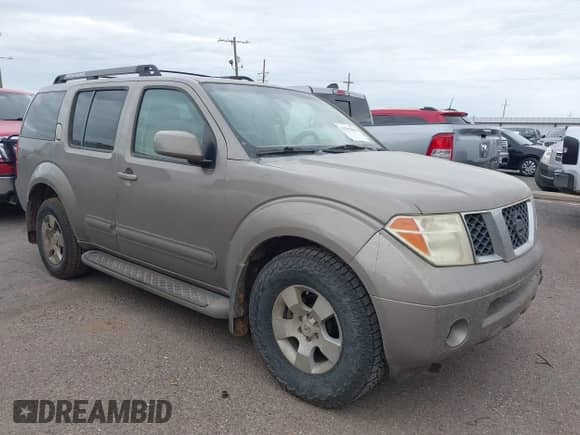 2007 Nissan Pathfinder S z VIN 5N1AR18U67C638099, wystawiony jako IAAI lot #42703504 z przebiegiem 355 856 mil mil oraz . Historia ofert i sprzedaży dostępna na DreamBid. Obrazek 1.