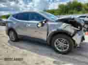 2018 Hyundai Santa Fe 2.4L z VIN 5XYZTDLBXJG553205, wystawiony jako Copart lot #83936445 z przebiegiem 123 928 mil mil oraz Szkoda całkowita • Salvage title. Historia ofert i sprzedaży dostępna na DreamBid. Obrazek 4.