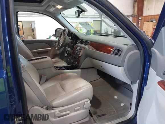 2013 Chevrolet Avalanche LT z VIN 3GNTKFE73DG176498, wystawiony jako IAAI lot #43077304 z przebiegiem 191 791 mil mil oraz . Historia ofert i sprzedaży dostępna na DreamBid. Obrazek 5.