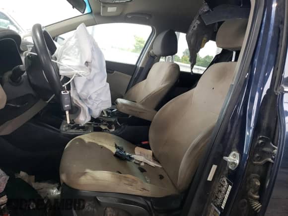 2018 Kia Sorento LX with VIN 5XYPGDA5XJG354311, listed as a Copart auction lot 60150725 with 183,432 mi miles and Salvage title. Bid and sale history available at DreamBid. Image 7.