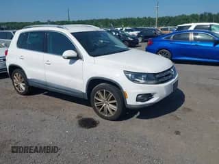 2012 Volkswagen Tiguan SE с VIN WVGBV7AX7CW527271, выставлен на аукционе IAAI как лот 42594294 с пробегом 147 594 миль миль и . История ставок и продаж доступна на DreamBid. Изображение 1.