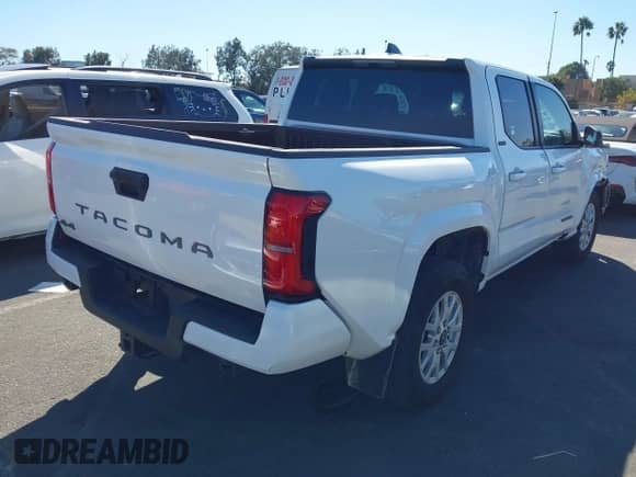 2024 Toyota Tacoma TRD Off Road с VIN 3TMLB5JN5RM057125, выставлен на аукционе IAAI как лот 43274488 с пробегом 22 542 миль миль и . История ставок и продаж доступна на DreamBid. Изображение 4.