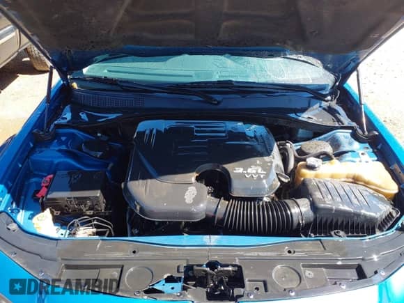 2022 Chrysler 300 Touring z VIN 2C3CCAAG1NH139499, wystawiony jako IAAI lot #42168579 z przebiegiem 240 608 mil mil oraz . Historia ofert i sprzedaży dostępna na DreamBid. Obrazek 10.