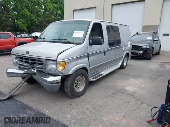 2001 Ford Econoline Cargo Recreational with VIN 1FDRE14L41HA32287, listed as a IAAI auction lot 42499423 with 88,130 mi miles and . Bid and sale history available at DreamBid. Image 2.