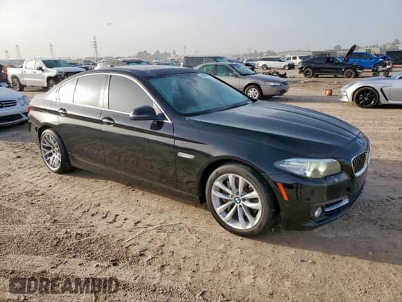 2016 BMW 5 Series 550i z VIN WBAKN9C59GD962402, wystawiony jako Copart lot #63289125 z przebiegiem 91 504 mil mil oraz Czysty tytuł • Clean title. Historia ofert i sprzedaży dostępna na DreamBid. Obrazek 4.