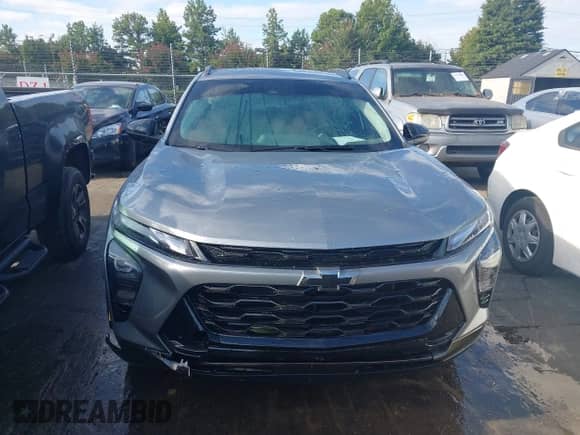 2025 Chevrolet Trax ACTIV z VIN KL77LKEP8SC095591, wystawiony jako IAAI lot #43155675 z przebiegiem 20 206 mil mil oraz . Historia ofert i sprzedaży dostępna na DreamBid. Obrazek 12.