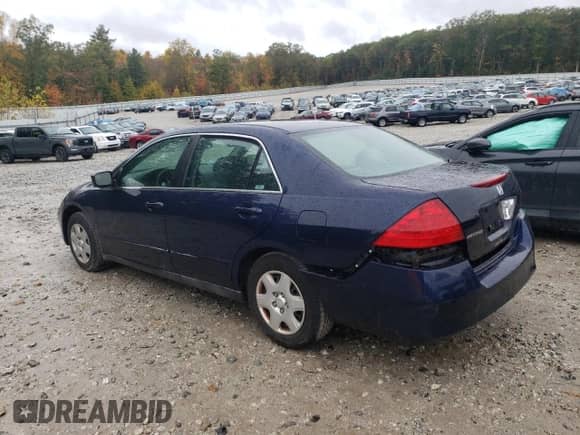 2007 Honda Accord LX z VIN 1HGCM56497A175944, wystawiony jako Copart lot #85815715 z przebiegiem 111 712 mil mil oraz Czysty tytuł • Clean title. Historia ofert i sprzedaży dostępna na DreamBid. Obrazek 2.