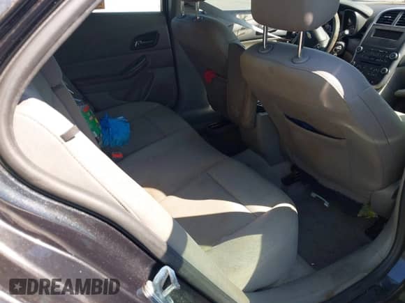 2015 Chevrolet Malibu LS z VIN 1G11B5SL5FF111225, wystawiony jako IAAI lot #43176356 z przebiegiem Nie podano mil oraz . Historia ofert i sprzedaży dostępna na DreamBid. Obrazek 8.