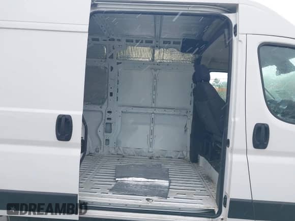 2023 Ram ProMaster Cargo с VIN 3C6LRVCG3PE519593, выставлен на аукционе IAAI как лот 43142030 с пробегом 77 938 миль миль и . История ставок и продаж доступна на DreamBid. Изображение 8.