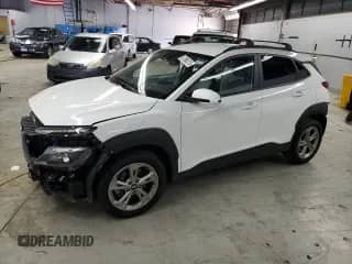 2023 Hyundai Kona SEL с VIN KM8K6CAB3PU050270, выставлен на аукционе Copart как лот 67990215 с пробегом 15 957 миль миль и Списание • Salvage title. История ставок и продаж доступна на DreamBid. Изображение 1.