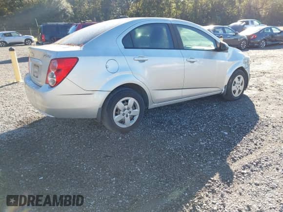 2015 Chevrolet Sonic LS с VIN 1G1JA5SH1F4167544, выставлен на аукционе IAAI как лот 43456659 с пробегом 100 248 миль миль и . История ставок и продаж доступна на DreamBid. Изображение 4.