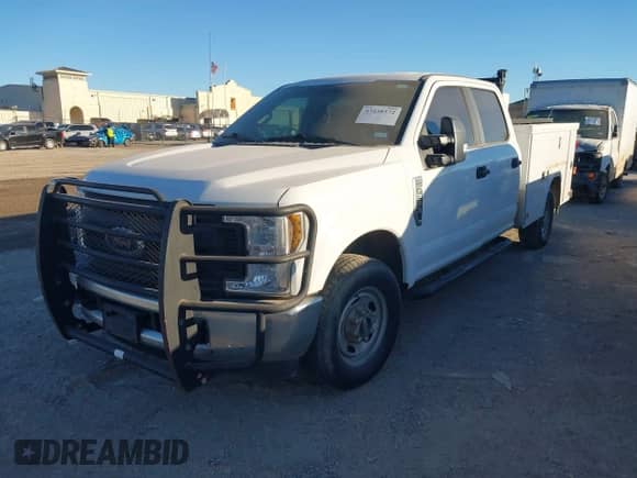 2018 Ford F-250 XL with VIN 1FT7W2A63JEC40028, listed as a IAAI auction lot 43538572 with 173,987 mi miles and . Bid and sale history available at DreamBid. Image 2.