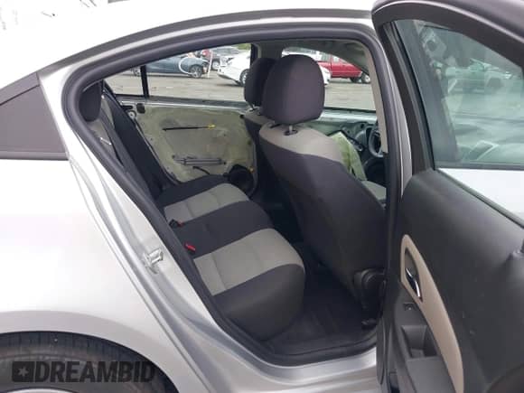 2015 Chevrolet Cruze LS z VIN 1G1PA5SG3F7129524, wystawiony jako IAAI lot #43002269 z przebiegiem 154 330 mil mil oraz . Historia ofert i sprzedaży dostępna na DreamBid. Obrazek 8.