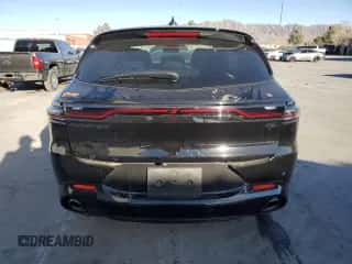 2024 Dodge Hornet R/T z VIN ZACPDFCW4R3A07943, wystawiony jako Copart lot #45704215 z przebiegiem 2 846 mil mil oraz Szkoda całkowita • Salvage title. Historia ofert i sprzedaży dostępna na DreamBid. Obrazek 6.