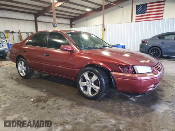 1999 Toyota Camry LE z VIN 4T1BG22K5XU592850, wystawiony jako Copart lot #86079665 z przebiegiem 347 392 mil mil oraz Szkoda całkowita • Salvage title. Historia ofert i sprzedaży dostępna na DreamBid. Obrazek 4.