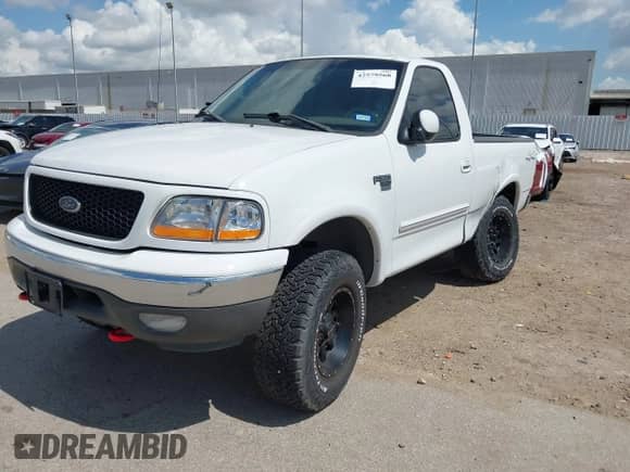 2003 Ford F-150 XL z VIN 1FTRF18W33NB69702, wystawiony jako IAAI lot #42579568 z przebiegiem 1 056 448 mil mil oraz . Historia ofert i sprzedaży dostępna na DreamBid. Obrazek 2.