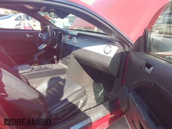 2006 Ford Mustang GT Deluxe with VIN 1ZVFT82H565170334, listed as a IAAI auction lot 43514353 with 155,822 mi miles and . Bid and sale history available at DreamBid. Image 5.