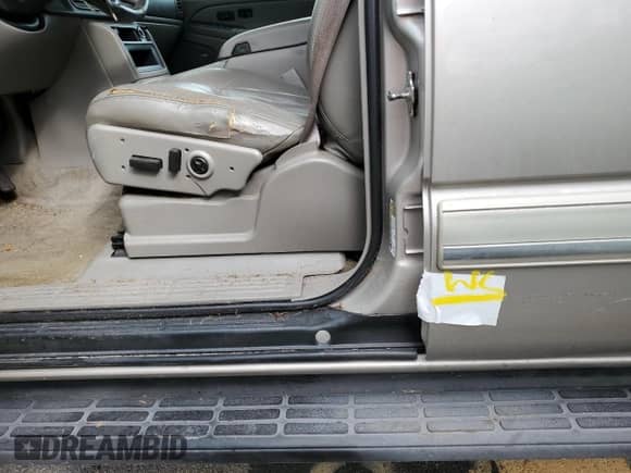 2005 Chevrolet Suburban LT with VIN 3GNEC16Z15G236871, listed as a Copart auction lot 74583614 with Not provided miles and Non repairable. Bid and sale history available at DreamBid. Image 12.