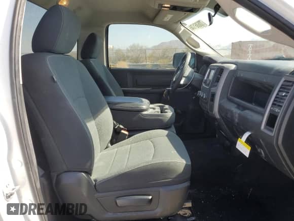 2021 Ram 1500 Express z VIN 3C6JR6AT6MG504261, wystawiony jako Copart lot #70686174 z przebiegiem 54 642 mil mil oraz Szkoda całkowita • Salvage title. Historia ofert i sprzedaży dostępna na DreamBid. Obrazek 10.