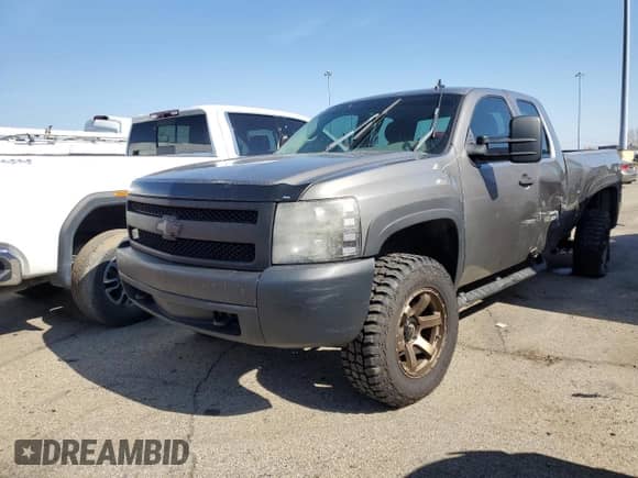 2007 Chevrolet Silverado 1500 Work Truck с VIN 1GCEK19C87E506319, выставлен на аукционе Copart как лот 48012335 с пробегом 206 815 миль миль и Списание • Salvage title. История ставок и продаж доступна на DreamBid. Изображение 1.