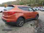 2015 Hyundai Santa Fe z VIN 5XYZTDLB7FG233928, wystawiony jako Copart lot #82685615 z przebiegiem 131 358 mil mil oraz Czysty tytuł • Clean title. Historia ofert i sprzedaży dostępna na DreamBid. Obrazek 3.
