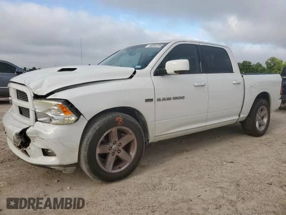 2011 Ram 1500 Sport z VIN 1D7RB1CT5BS508121, wystawiony jako Copart lot #66548705 z przebiegiem 176 918 mil mil oraz Szkoda całkowita • Salvage title. Historia ofert i sprzedaży dostępna na DreamBid. Obrazek 1.