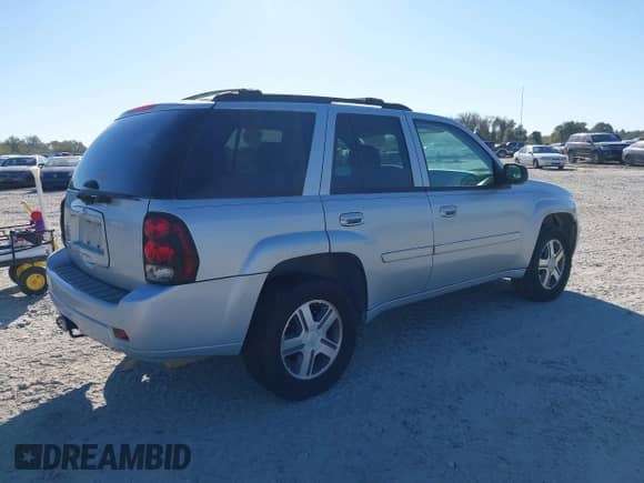 2007 Chevrolet TrailBlazer LT с VIN 1GNDS13S072231243, выставлен на аукционе IAAI как лот 43519632 с пробегом 271 247 миль миль и . История ставок и продаж доступна на DreamBid. Изображение 4.