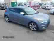 2013 Hyundai Veloster w/Gray Int z VIN KMHTC6AD0DU127253, wystawiony jako IAAI lot #42829875 z przebiegiem 99 907 mil mil oraz . Historia ofert i sprzedaży dostępna na DreamBid. Obrazek 1.