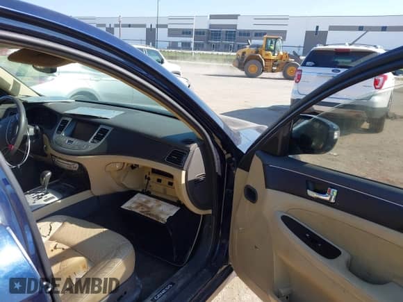 2009 Hyundai Genesis with VIN KMHGC46F99U050633, listed as a IAAI auction lot 43322259 with 212,090 mi miles and . Bid and sale history available at DreamBid. Image 5.