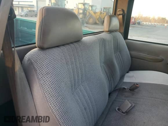 1996 GMC Sierra 1500 с VIN 1GTEC14W5TZ533415, выставлен на аукционе Copart как лот 82287484 с пробегом 442 981 миль миль и Списание • Salvage title. История ставок и продаж доступна на DreamBid. Изображение 10.