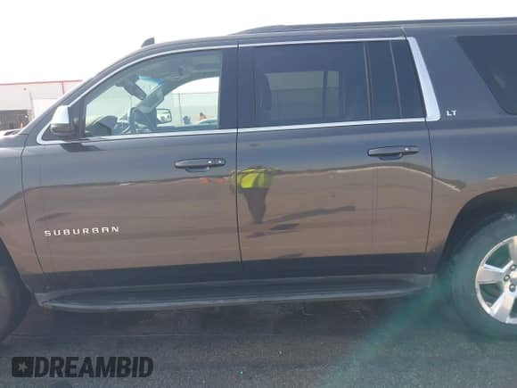 2016 Chevrolet Suburban LT with VIN 1GNSKHKC5GR391281, listed as a IAAI auction lot 43153704 with 199,019 mi miles and . Bid and sale history available at DreamBid. Image 14.