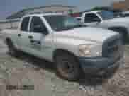 2008 Dodge 1500 ST z VIN 1D7HA18K78J205273, wystawiony jako Copart lot #59507875 z przebiegiem 144 689 mil mil oraz Szkoda całkowita • Salvage title. Historia ofert i sprzedaży dostępna na DreamBid. Obrazek 4.