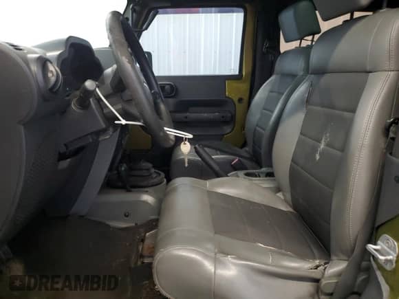 2008 Jeep Wrangler X z VIN 1J4FA24138L627219, wystawiony jako Copart lot #69300975 z przebiegiem 148 448 mil mil oraz Czysty tytuł • Clean title. Historia ofert i sprzedaży dostępna na DreamBid. Obrazek 7.