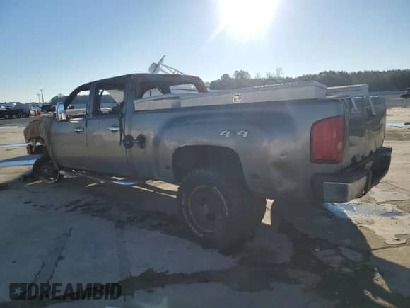 2008 Chevrolet Silverado 3500HD DRW LTZ z VIN 1GCJK33698F114460, wystawiony jako Copart lot #87045824 z przebiegiem Nie podano mil oraz Szkoda całkowita • Salvage title. Historia ofert i sprzedaży dostępna na DreamBid. Obrazek 2.