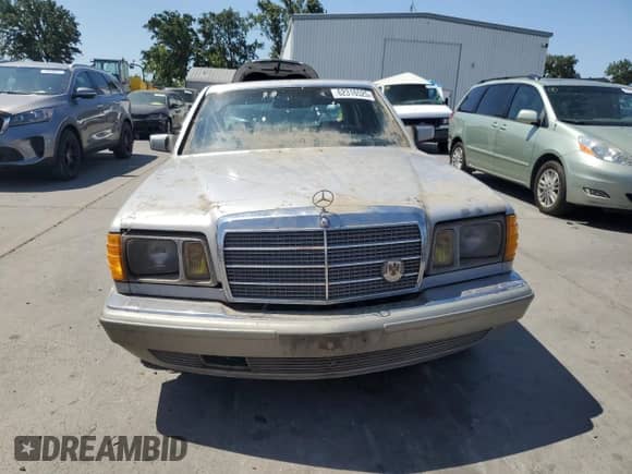1983 Mercedes-Benz 380 z VIN WDBCA33A4DB042003, wystawiony jako Copart lot #62316525 z przebiegiem 161 377 mil mil oraz Nie do naprawy • Non repairable. Historia ofert i sprzedaży dostępna na DreamBid. Obrazek 5.