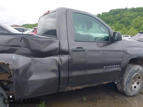2014 Chevrolet Silverado 1500 Work Truck z VIN 1GCNKPEC6EZ296723, wystawiony jako IAAI lot #42336207 z przebiegiem 247 718 mil mil oraz . Historia ofert i sprzedaży dostępna na DreamBid. Obrazek 13.