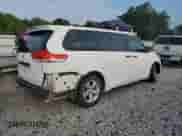 2013 Toyota Sienna L z VIN 5TDZK3DC8DS380473, wystawiony jako Copart lot #80876135 z przebiegiem 218 645 mil mil oraz Czysty tytuł • Clean title. Historia ofert i sprzedaży dostępna na DreamBid. Obrazek 3.