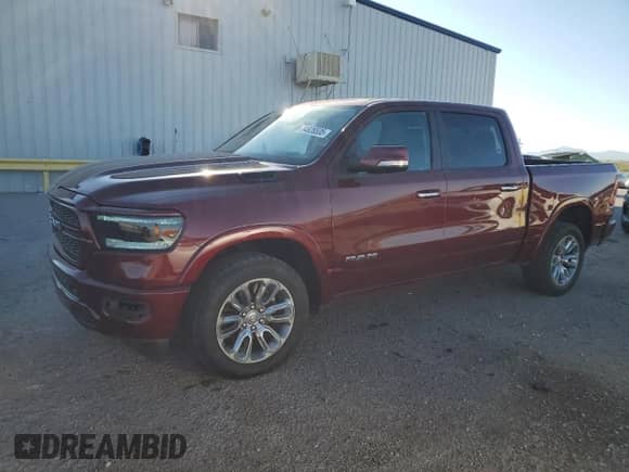 2022 Ram 1500 Laramie z VIN 1C6SRFJTXNN109383, wystawiony jako Copart lot #84626535 z przebiegiem 3 142 mil mil oraz Szkoda całkowita • Salvage title. Historia ofert i sprzedaży dostępna na DreamBid. Obrazek 1.