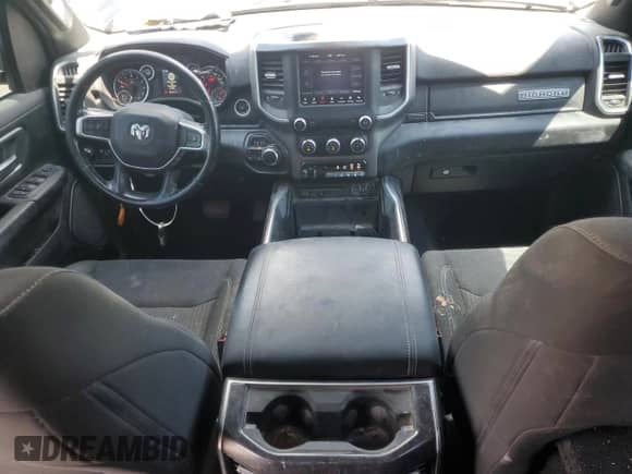 2019 Ram 1500 Big Horn z VIN 1C6SRFBT1KN903750, wystawiony jako Copart lot #65677645 z przebiegiem 78 756 mil mil oraz Szkoda całkowita • Salvage title. Historia ofert i sprzedaży dostępna na DreamBid. Obrazek 8.