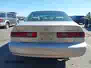 1999 Toyota Camry LE z VIN 4T1BG22K5XU394768, wystawiony jako IAAI lot #43416141 z przebiegiem 136 937 mil mil oraz . Historia ofert i sprzedaży dostępna na DreamBid. Obrazek 16.