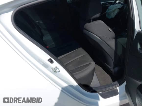 2016 Hyundai Veloster с VIN KMHTC6AD1GU280065, выставлен на аукционе IAAI как лот 43378875 с пробегом 54 725 миль миль и . История ставок и продаж доступна на DreamBid. Изображение 8.