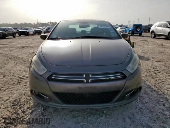 2016 Dodge Dart Limited z VIN 1C3CDFCB1GD578584, wystawiony jako Copart lot #63157775 z przebiegiem 99 106 mil mil oraz Czysty tytuł • Clean title. Historia ofert i sprzedaży dostępna na DreamBid. Obrazek 5.