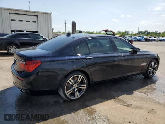 2015 BMW 7 Series 750Li with VIN WBAYE8C55FD782000, listed as a Copart auction lot 52233755 with 92,453 mi miles and Salvage title. Bid and sale history available at DreamBid. Image 3.