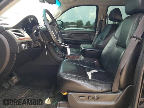 2008 Cadillac Escalade с VIN 1GYEC63848R168386, выставлен на аукционе Copart как лот 67755894 с пробегом 223 603 миль миль и Списание • Salvage title. История ставок и продаж доступна на DreamBid. Изображение 7.