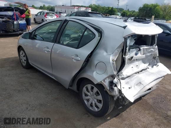 2012 Toyota Prius One z VIN JTDKDTB39C1022888, wystawiony jako IAAI lot #42739756 z przebiegiem 146 828 mil mil oraz . Historia ofert i sprzedaży dostępna na DreamBid. Obrazek 3.