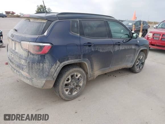 2017 Jeep Compass Trailhawk with VIN 3C4NJDDB2HT500603, listed as a IAAI auction lot 43424368 with 58,386 mi miles and . Bid and sale history available at DreamBid. Image 4.