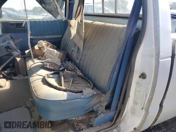 1986 Chevrolet S-10 z VIN 1GCCS14R2G8102739, wystawiony jako Copart lot #62724615 z przebiegiem 235 831 mil mil oraz Szkoda całkowita • Salvage title. Historia ofert i sprzedaży dostępna na DreamBid. Obrazek 10.
